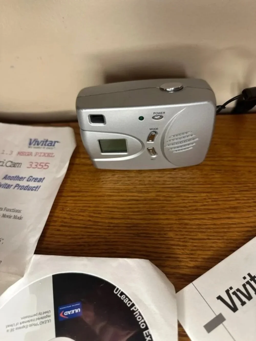 Vivitar vivicam digital camera silver with cd rom and manual 1.4 mega pixel